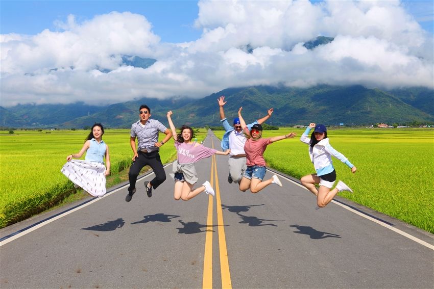 经典台湾环岛｜一次去日月潭x阿里山x池上伯朗大道·台南小吃国宴·赏四季花·部落体验·太平洋岸下午茶·蓝皮解忧号9日｜