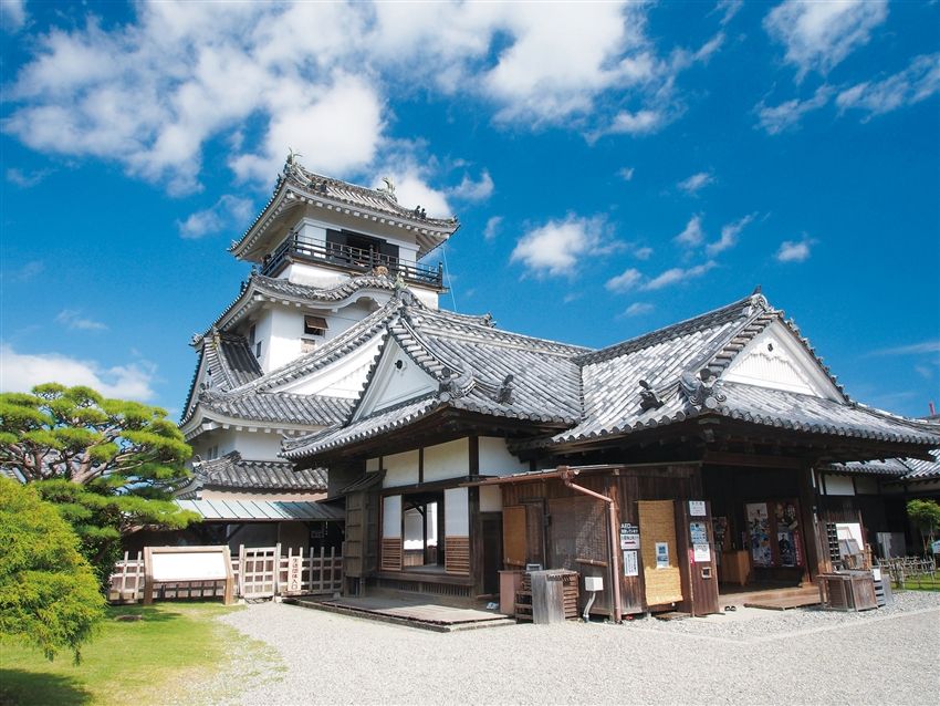 三零松山四国赏枫｜松山城.冈山后乐园.高知城.云边寺.仁淀川游船.别子铜山小火车.德岛鸣门漩涡.阿波舞.道后温泉街8日